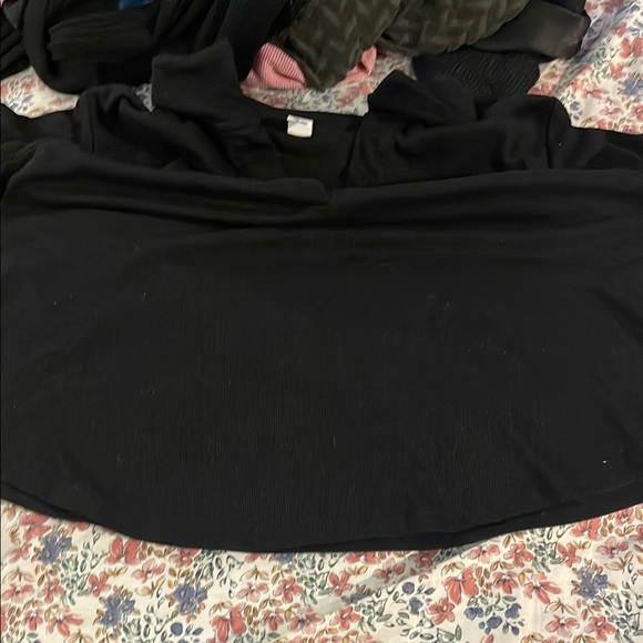 Black Boxy Short Sleeve Collared T-Shirt with V neck - Picture 6 of 6